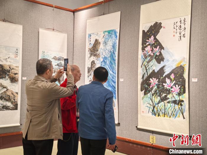 香港8名八旬艺术家联袂在广州举办书画展